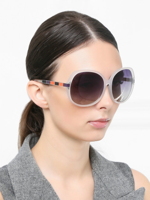 Очки солнцезащитные в круглой оправе с металлической отделкой Linda Farrow - МодельОбщийВид