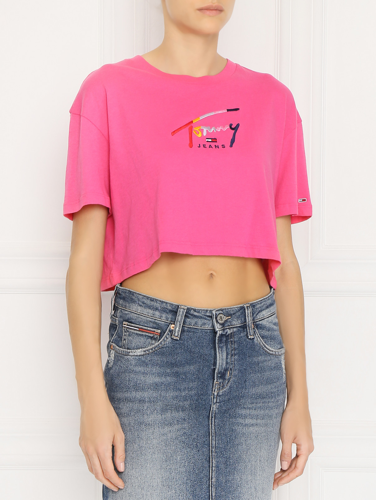 Футболка из хлопка с вышивкой Tommy Jeans  –  МодельВерхНиз  – Цвет:  Розовый